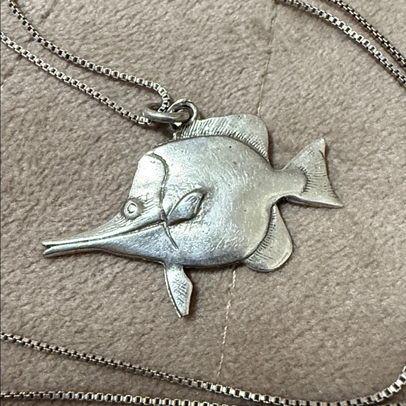 Sterling Silver 925 Fish Pendant Necklace 18’ chain - Picture 2 of 9